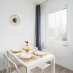 Apartament Miodowy Dom Apartment *